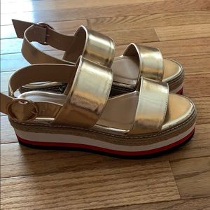 I’m selling this because they don’t fit me.